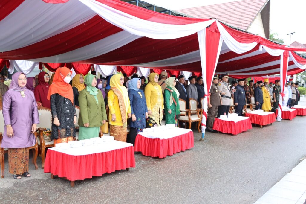 Kapolres dan Ketua Bhayangkari Cabang Berau Hadiri Upacara Peringatan Hari Ibu dan Bela Negara WhatsApp Image 2022 12 23 at 11.37.02