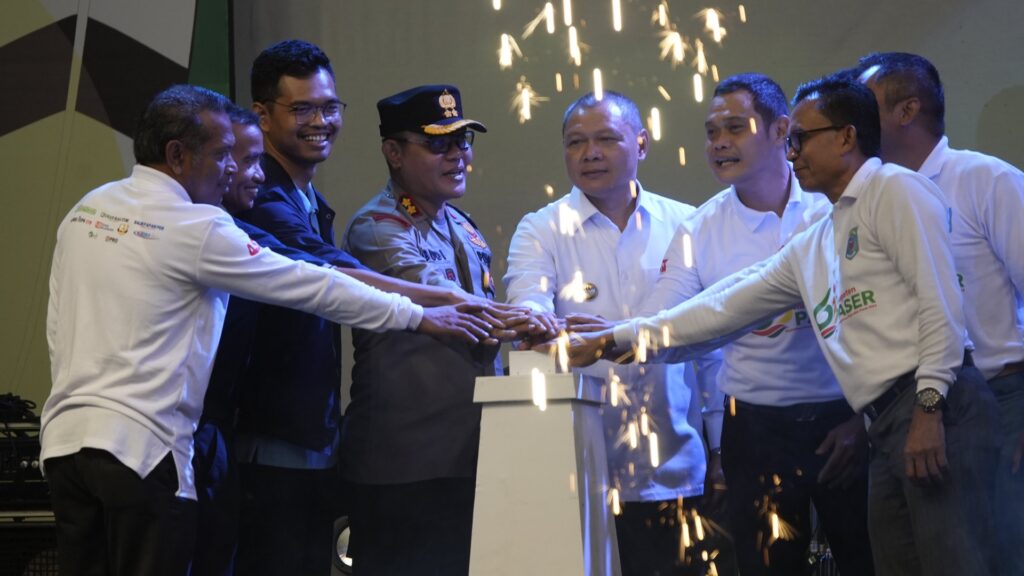 Kapolres Paser Hadiri Pembukaan Pasar Expo UMKM dalam rangka HUT Kab. Paser ke-63 Tahun WhatsApp Image 2022 12 25 at 10.28.48