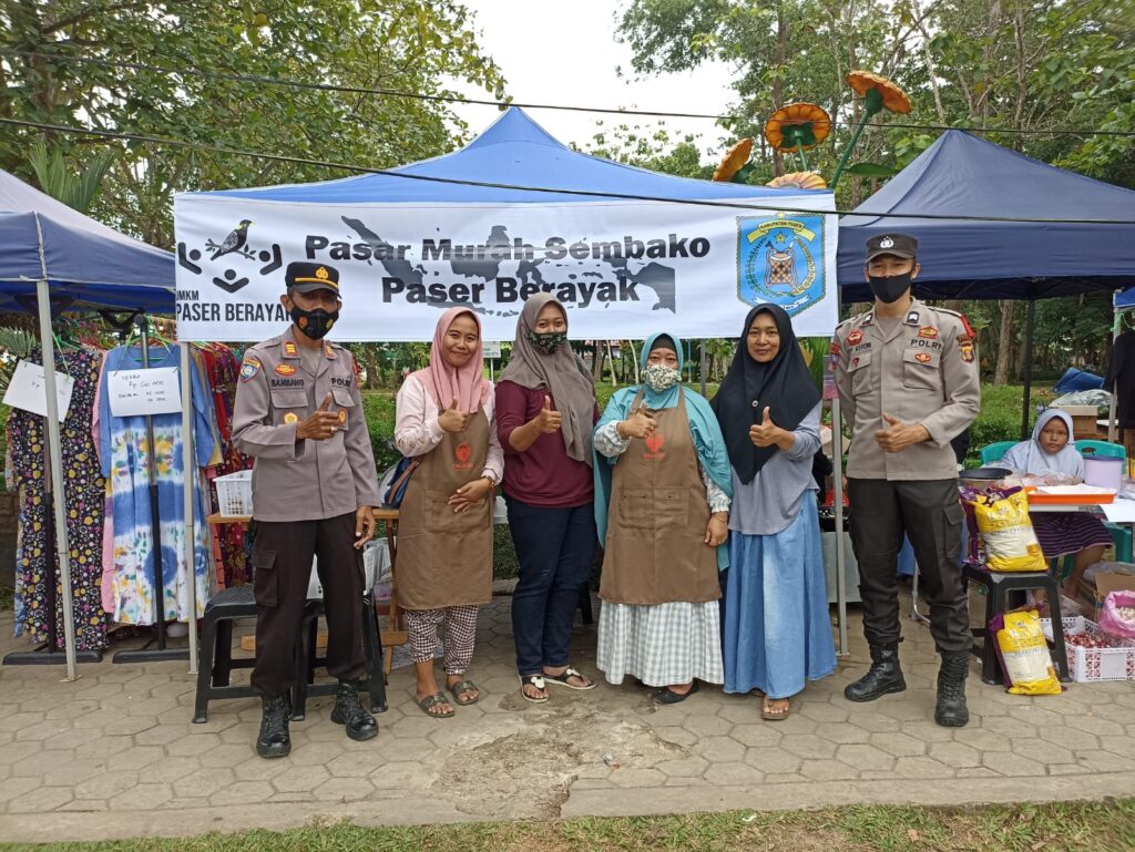 Dekatkan Diri Dengan Masyarakat, Sat Binmas Polres Paser Laksanakan Himbauan Kamtibmas WhatsApp Image 2022 12 25 at 17.29.58