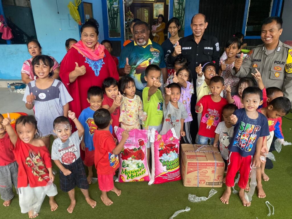 Jumat Berkah, Polda Kaltim Salurkan Bantuan Sembako ke Panti Asuhan Bunda Utari Samarinda bagi 1