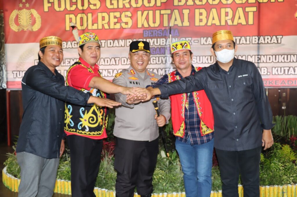 Polres Kutai Barat Menggelar Pertemuan Focus Group Discussion (FGD) Dengan Lembaga Adat dan Paguyuban fgd 4