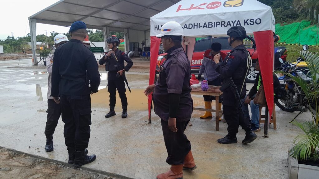 Pembangunan Site Office dan Workshop Jalan Tol IKN, Brimob Polda Kaltim Lakukan Pengamanan mon