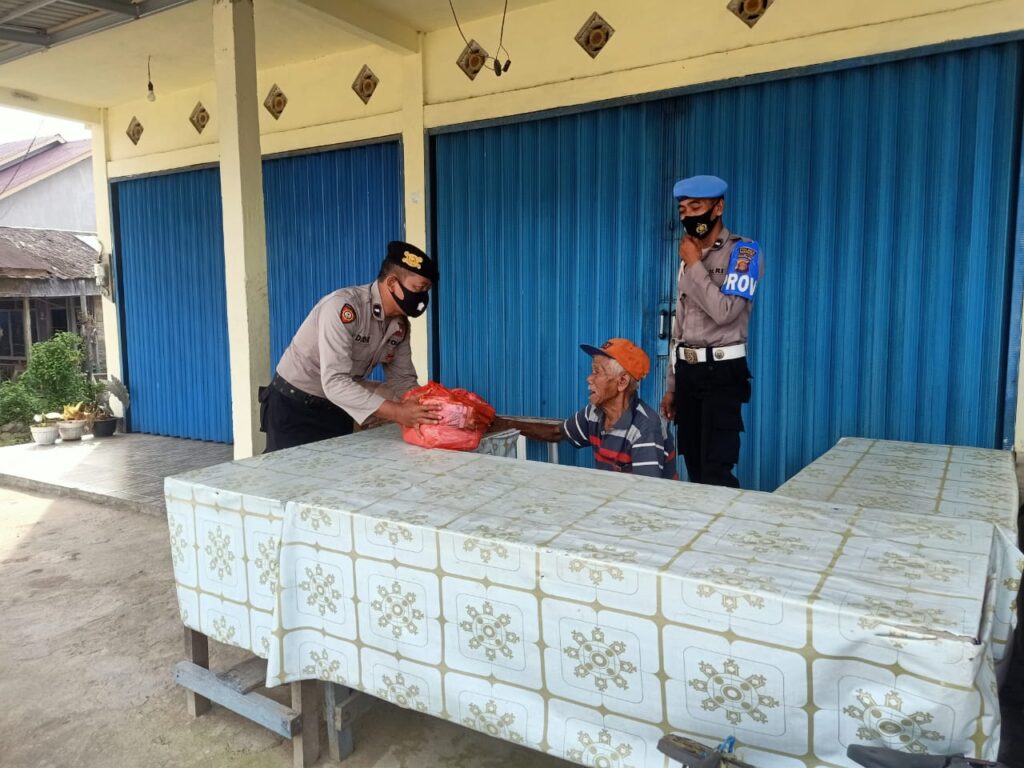 Polsek Babulu Berikan Bantuan Sosial kepada Masyarakat yang Membutuhkan Sebagai Wujud kepedulian Terhadap Sesama 123A34B9 B704 4B0A A1AD AA22F29E90FD