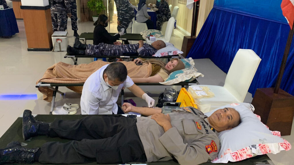 Dalam Rangka HUT POM AL Ke-77, Polres Kutim Ikuti Donor Darah di Mako Lanal Sanggata 1AAA