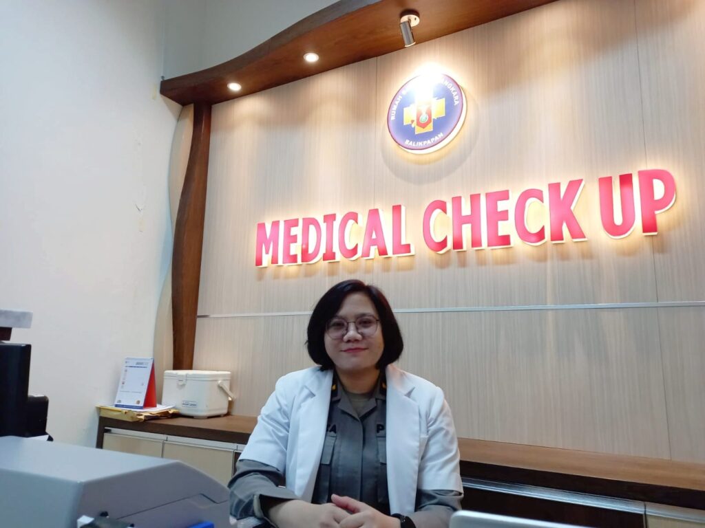 Kisah Polwan Polda Kaltim Ipda dr Kartika Ulang Tahun di Kamar Mayat Hingga Vaksinasi Ke Pelosok Kaltim 50cd3c27 627d 43e8 854e 042271f43edf