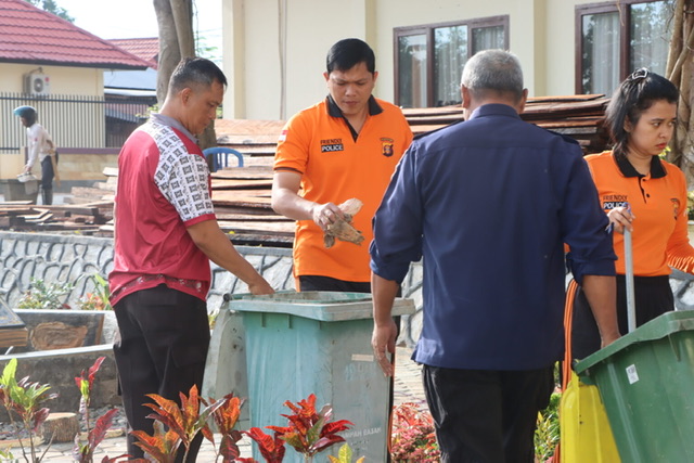 Kebersihan Sebagian Dari Iman, Kapolres Kutim Turun Langsung Kurve Mako 56E3A919 985C 46D4 94C0 7438C5E00C60