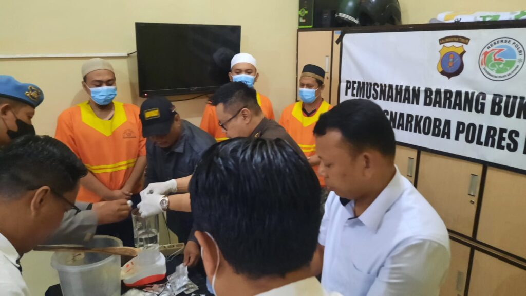 Satresnarkoba Polresta Balikpapan Kembali Musnahkan BB Narkoba 5B2D89AD FCD5 4D44 97DC 4DC68D3D2E5C