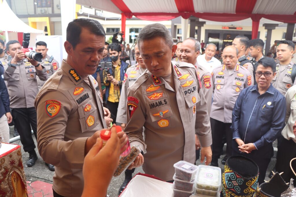 Tinjau UMKM, Kapolda Kaltim Apresiasi Inovasi Kapolres Penajam Paser Utara 690DC0ED 9094 4A19 8890 E6F1E1FFC124