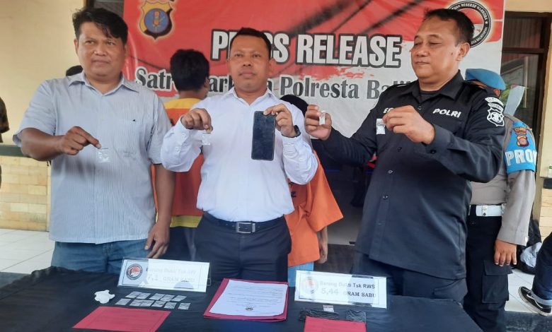 Polresta Balikpapan Ungkap Kasus Peredaran Dan Penyalahgunaan Narkotika Jenis Sabu. 75842A7C 2A16 4511 A185 7FC528F8F323