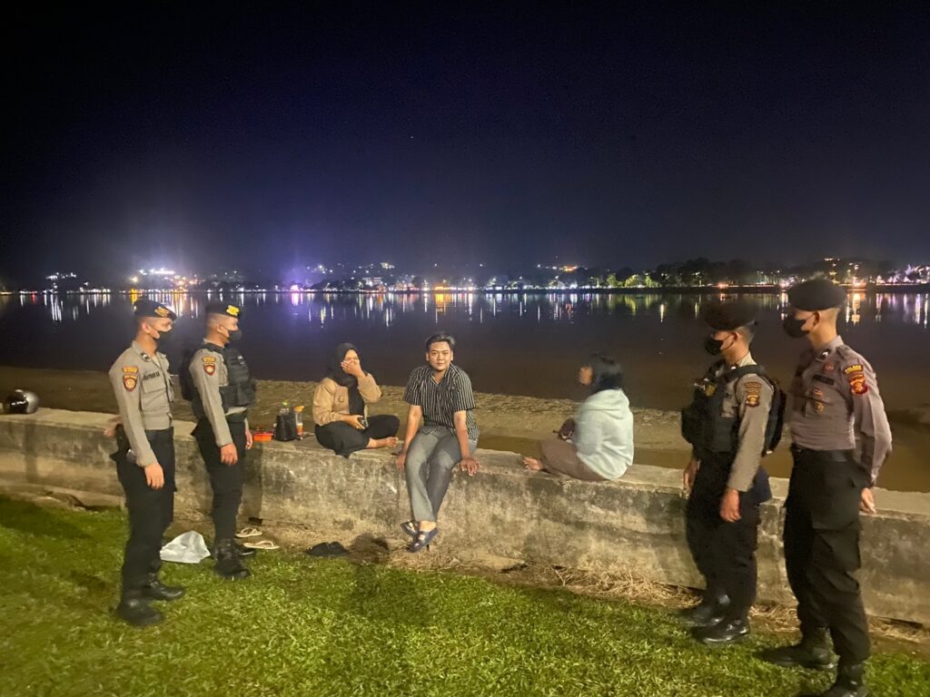 Jaga Kondusifitas Kamtibmas, Samapta Polres Kukar Gelar Patroli Dialogis B9A6686E 75FD 4791 A78A D8E35E401AA0