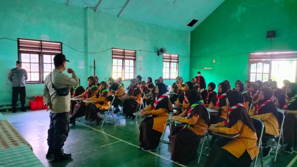 Sat Binmas Polres Paser Sosialisasikan Kegiatan Pramuka Saka Bhayangkara kepada Siswa Sekolah Dasar CF1C6811 BFEE 47A7 AEDC 408B2B4832AB