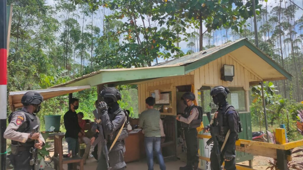 Pastikan Pembangunan Berjalan Lancar, Area Kawasan Ibu Kota Nusantara Dijaga Ketat Petugas Kepolisian E8F5CE1B 0E91 41C9 97E5 55084BBB48CD