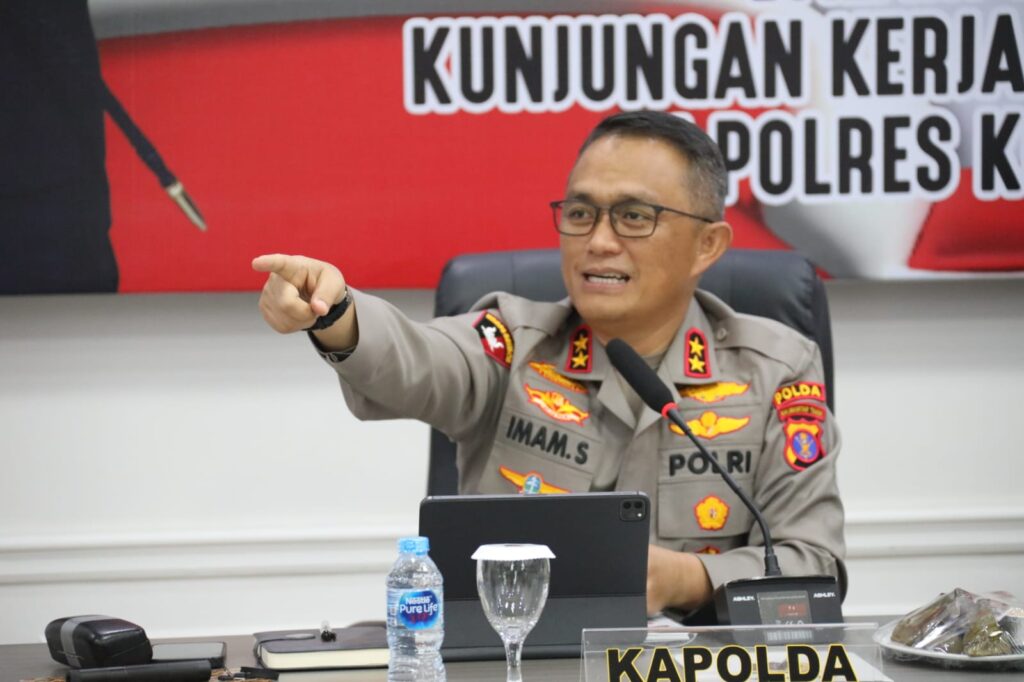 Arahan dan Pemberian Penghargaan Kapolda Kaltim Dalam Kunker di Polres Kutai Barat F8CA7F29 22D3 4F61 9501 EA92F7B26AB5