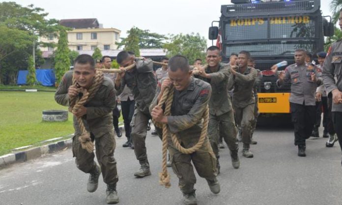 Ini Tradisi Batalyon A Pelopor Brimob Kaltim Sambut Bintara Remaja IMG 20230113 WA0070 696x418 1