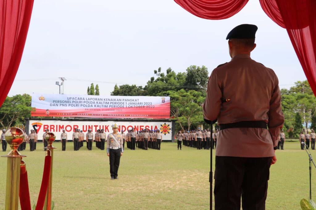 Kapolda Pimpin Upacara Korp Raport Kenaikan Pangkat 282 Personel Polda Kaltim WhatsApp Image 2023 01 02 at 13.17.57