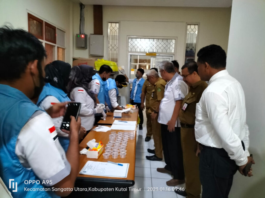 Polres Kutai Timur Bersama BNK Kutai Timur Lakukan Tes Urine 148 Pegawai Di Dua OPD WhatsApp Image 2023 01 17 at 08.44.37