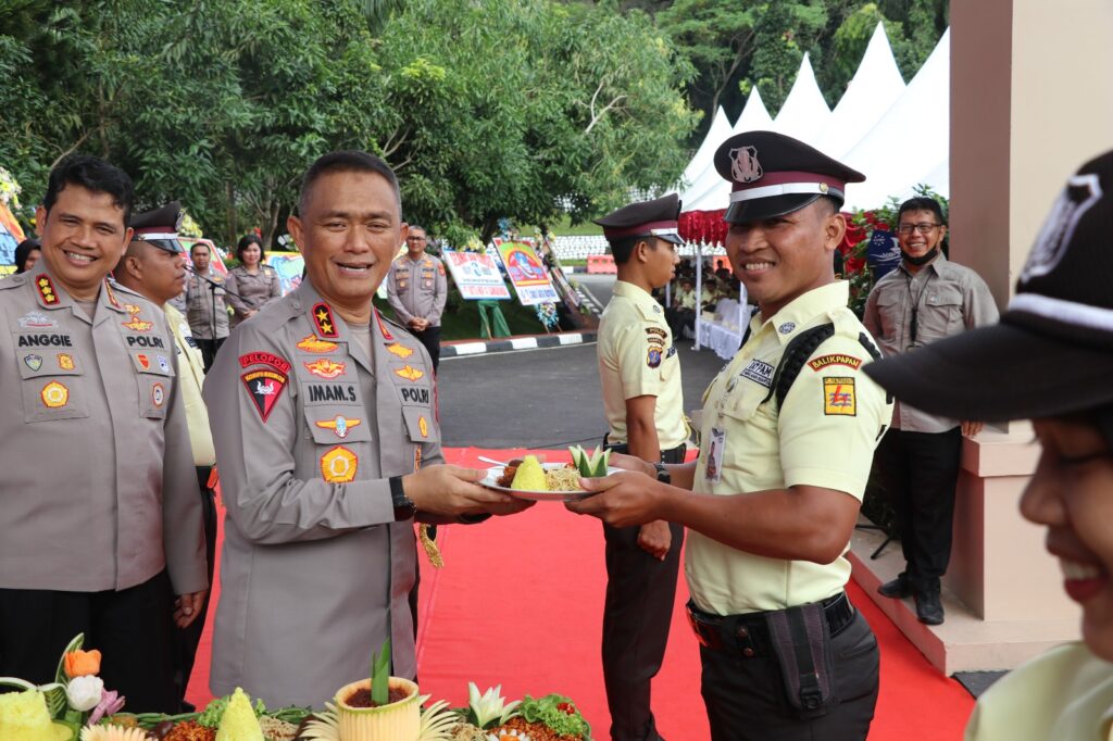 Polda Kaltim Gelar Syukuran Peringatan HUT Satpam Ke-42 WhatsApp Image 2023 01 30 at 11.30.51 1