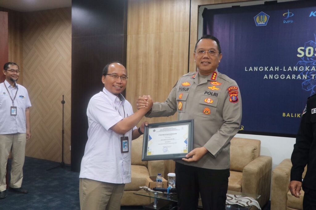 Bidhumas Polda Kaltim Raih Juara Tiga Rekonsiliasi Laporan Keuangan Tercepat dan Akurat 2023 WhatsApp Image 2023 01 31 at 15.21.591