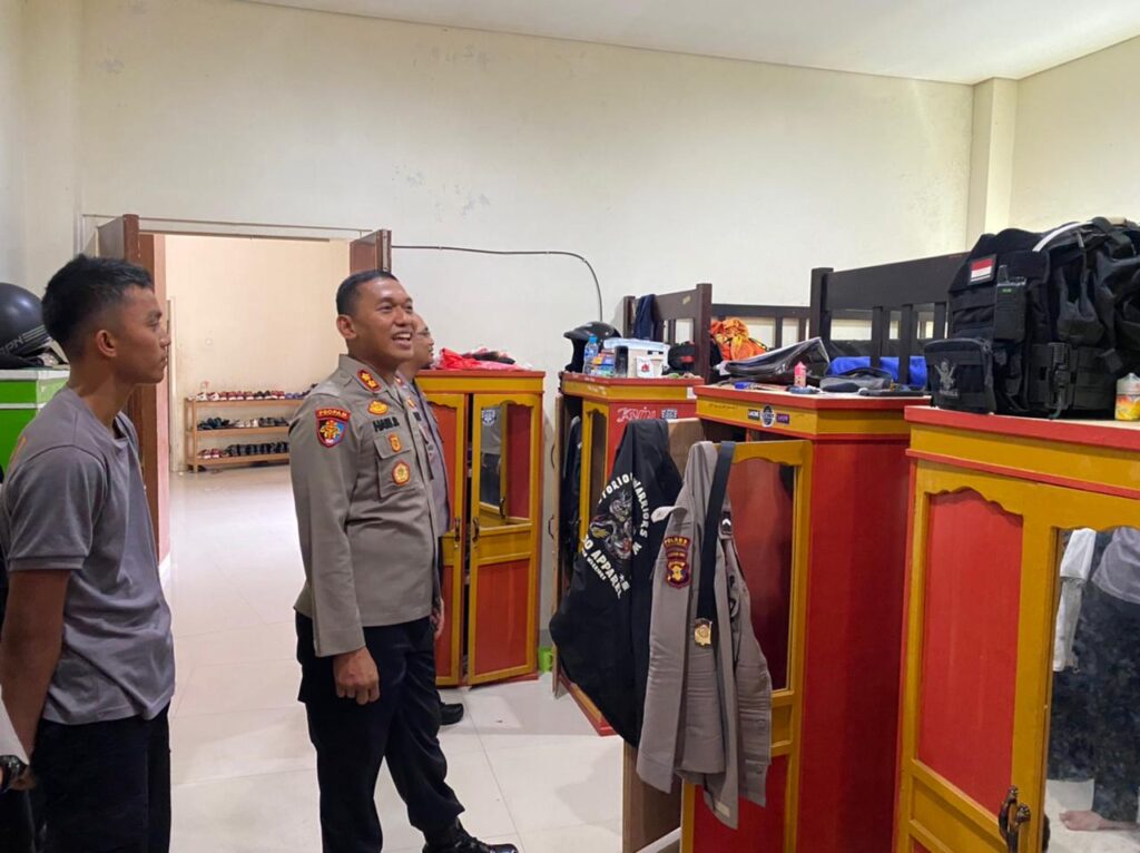 Jamin Kelayakan, Kapolres Kutai Kartanegara Lakukan Pengecekan Barak Bintara Remaja 31