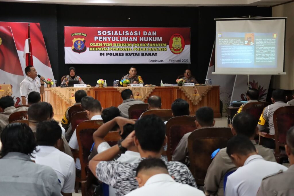 Giat Penyuluhan dan Sosialisasi Hukum oleh Bidkum Polda Kaltim di Polres Kutai Barat 3F43204B 8480 4EA0 83E1 EA7238493A09