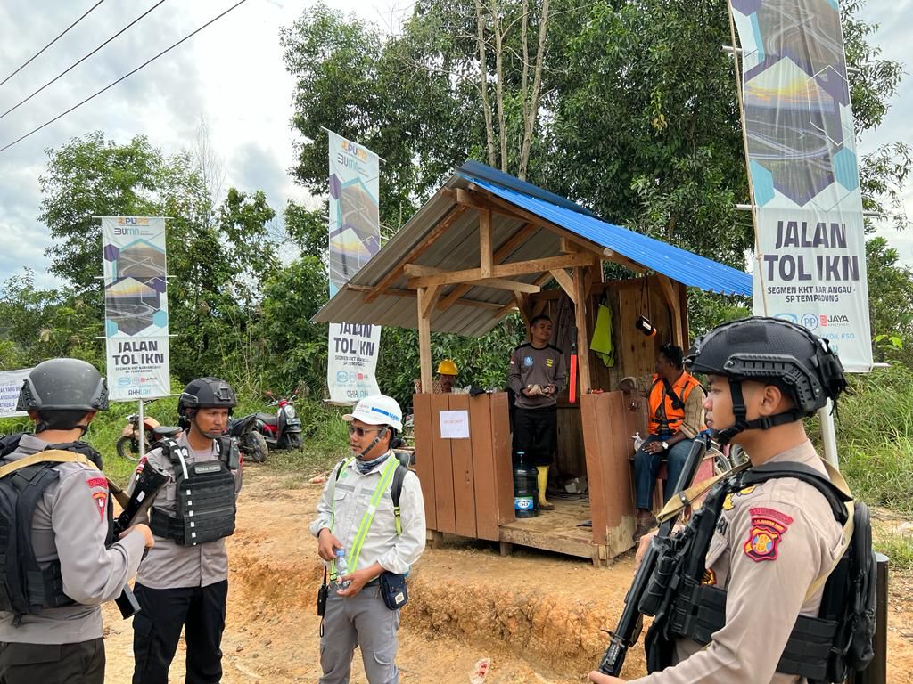 Personel Satgas Ops Nusantara Polda Kaltim Tingkatkan Pengamanan di Kawasan KIPP 48B4BFA1 780E 4B82 94AF 91EBB8AF65E9