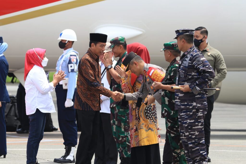 Hadiri Pembukaan Muktamar Pemuda Muhammadiyah ke-18, Presiden RI Jokowi Tiba di Balikpapan 4e5e3191 db00 4e53 aa92 97b21c9a2c56 1