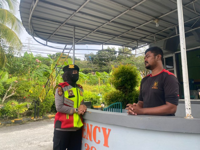 Ciptakan Situasi Kamtibmas, Polwan Ditsamapta Polda Kaltim Laksanakan Patroli Dialogis 531EFC85 4003 4B9F B3CE 4D9AC5998316