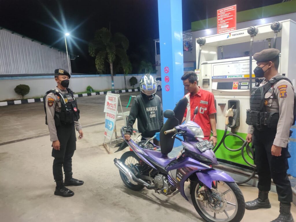 Sambangi SPBU, Sat Samapta Polres Kukar Beri Himbauan Terkait Keamanan Objek Vital 5CB6B275 8EDB 41AE ABC7 09250F3FF04C