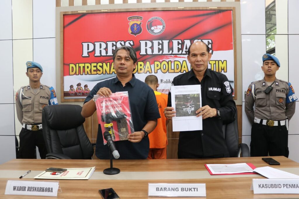 Amankan Seorang Pria Beserta 8,99 Gram Sabu di Sekitar IKN, Ditresnarkoba Polda Kaltim Gelar Press Release 5c4a981b 7c69 407b 8779 178c4006c21e