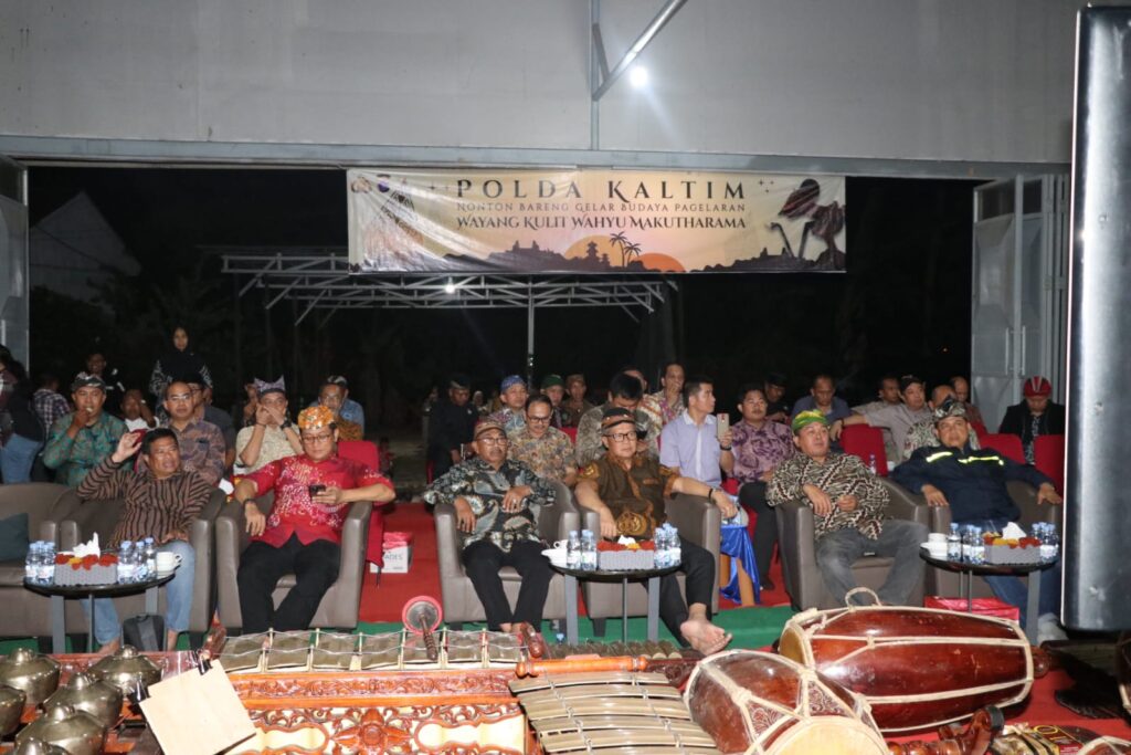 Polda Kaltim dan Polres Jajaran Gelar Nobar Serentak Pagelaran Wayang Kulit “Wahyu Makutharama” Secara Virtual A6091FFD 33A7 46EB A3FB 27089BC3E3FE
