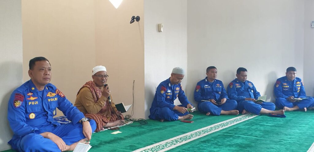 Pembinaan Rohani Dan Mental Personil Dit Polairud Polda Kaltim C416C339 BEAC 47A2 80E0 B0016720B4BC