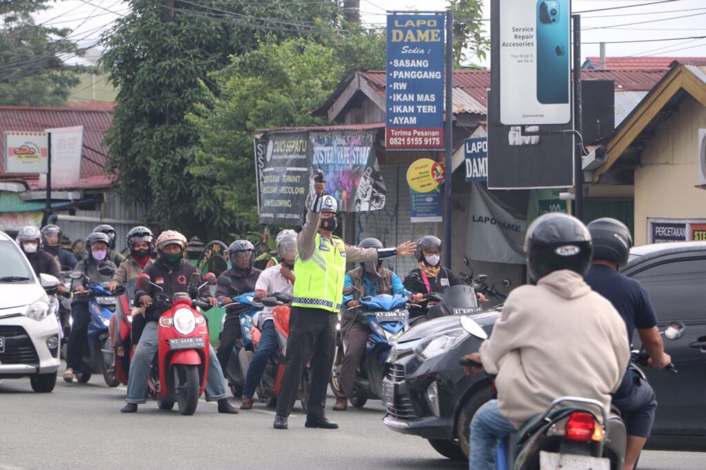Cegah Kemacetan di Jam Kerja, Dit Lantas Polda Kaltim Atur Lalu Lintas di Wilayah Balikpapan WhatsApp Image 2023 02 01 at 09.26.27