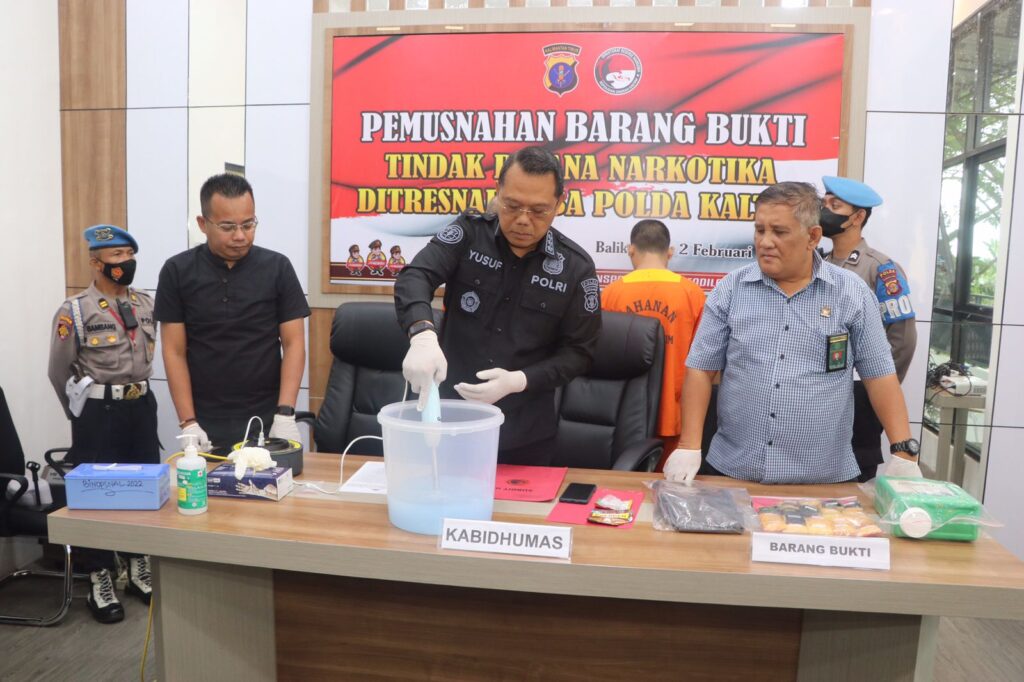 Polda Kaltim Musnahkan Barang Bukti Sabu Seberat 10,30 Gram WhatsApp Image 2023 02 02 at 14.22.17 1