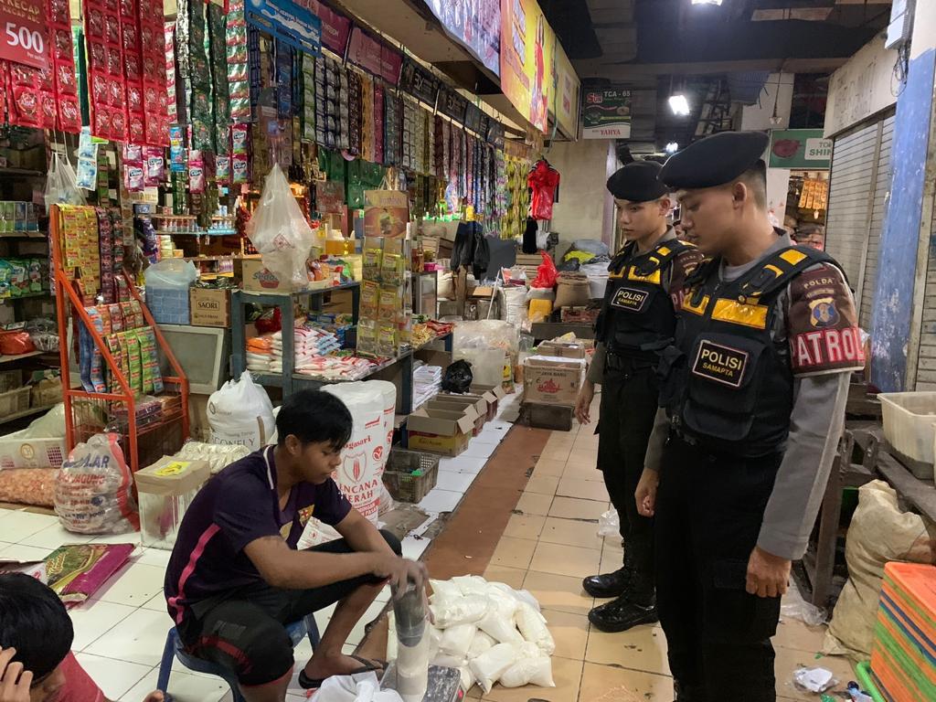 Laksanakan Patroli Dialogis di Pasar Tradisional, Personel Ditsamapta Polda Kaltim Jaga Kondusifitas Kamtibmas WhatsApp Image 2023 02 11 at 14.13.40