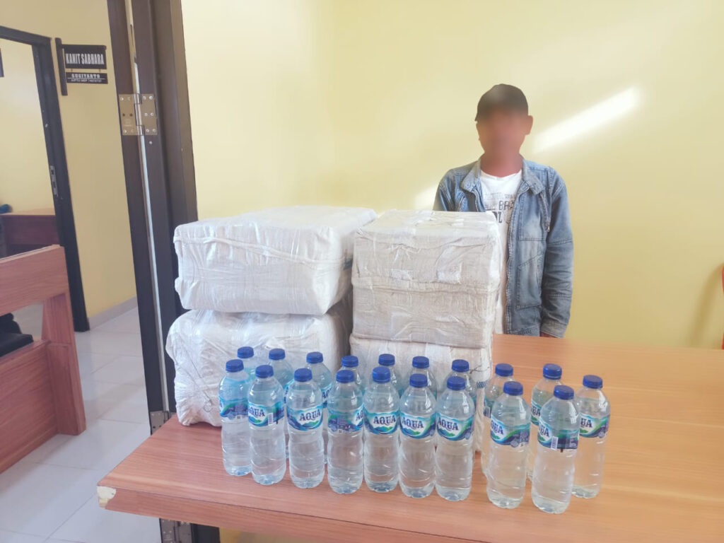 Miliki 140 Botol Miras Tanpa Izin, Seorang Pria Diamankan Polsek Biduk-Biduk WhatsApp Image 2023 02 11 at 17.31.31