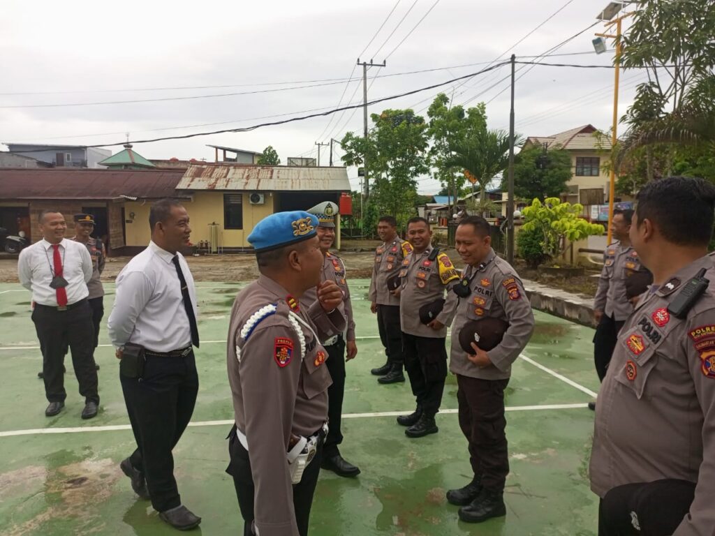 Gelar Gaktiblin, Kanit Provost Polres Kukar Periksa Sikap Tampang, Kelengkapan Anggota Serta Ranmor Dinas WhatsApp Image 2023 02 14 at 10.43.35