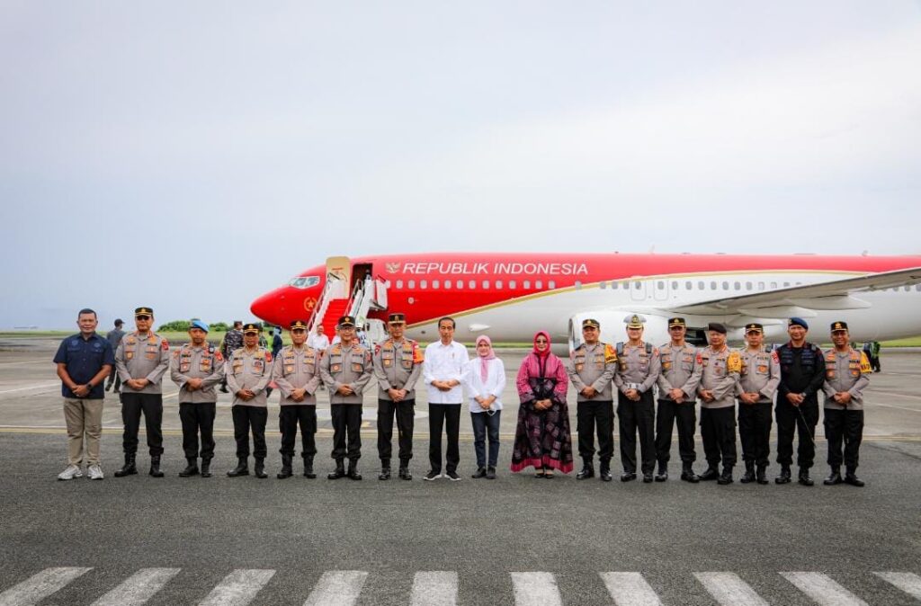 Akhiri Kunjungan di Kaltim, Gubernur Bersama Pangdam dan Kapolda Antar Presiden Jokowi di Bandara SAMS Balikpapan WhatsApp Image 2023 02 24 at 12.08.28