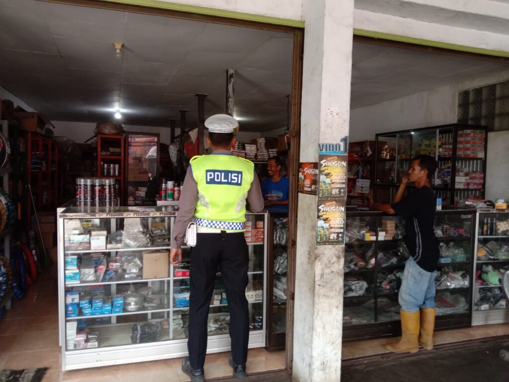 Polres Kutai Barat Sosialisasi Larangan Penggunaan Knalpot Brong di Toko dan Bengkel WhatsApp Image 2023 02 25 at 06.15.16