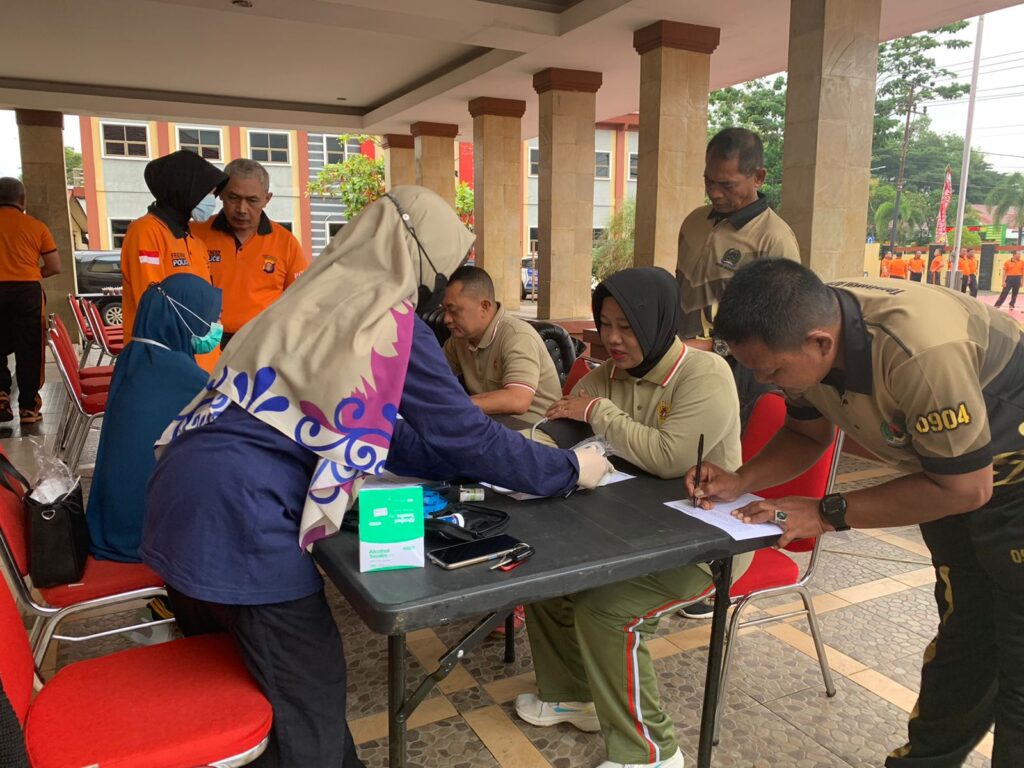 Si Dokkes Polres Paser Laksanakan Pemeriksaan Kesehatan Kepada Personel TNI-POLRI WhatsApp Image 2023 02 25 at 22.14.51
