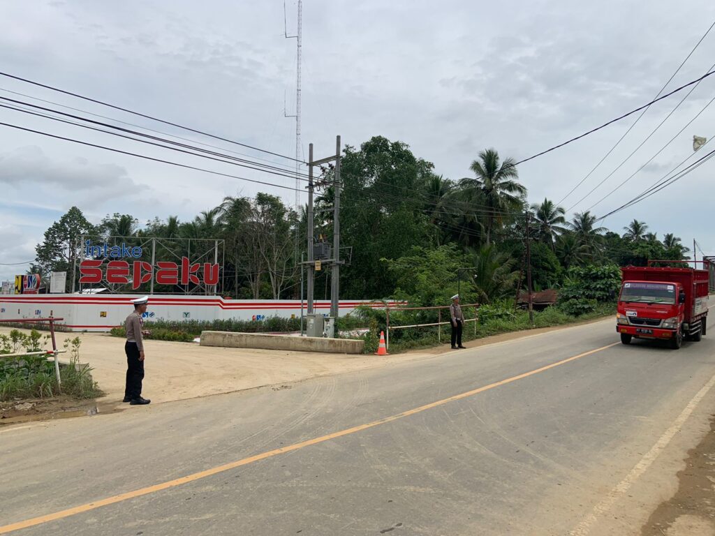 Puluhan Personel Satgas Ops Nusantara Perketat Pengamanan di Kawasan Pembangunan IKN WhatsApp Image 2023 02 26 at 18.20.05
