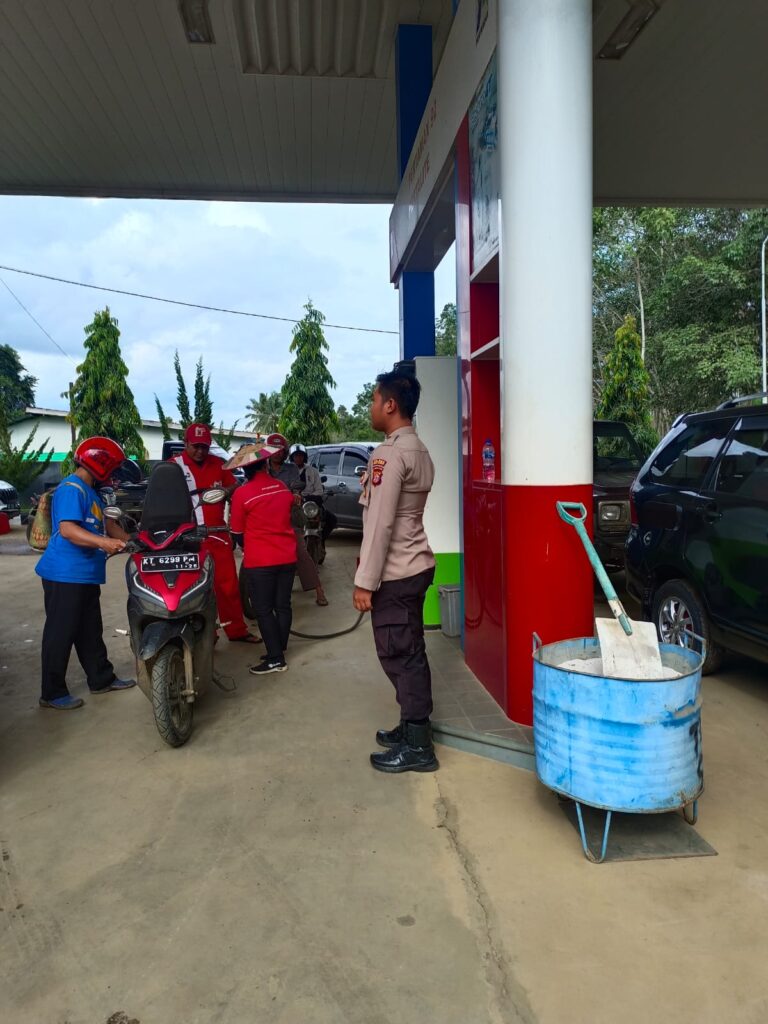 Demi Kelancaran dan Rasa Aman, Personel Polsek Barong Tongkok Laksanakan Monitoring di SPBU WhatsApp Image 2023 02 27 at 09.29.03