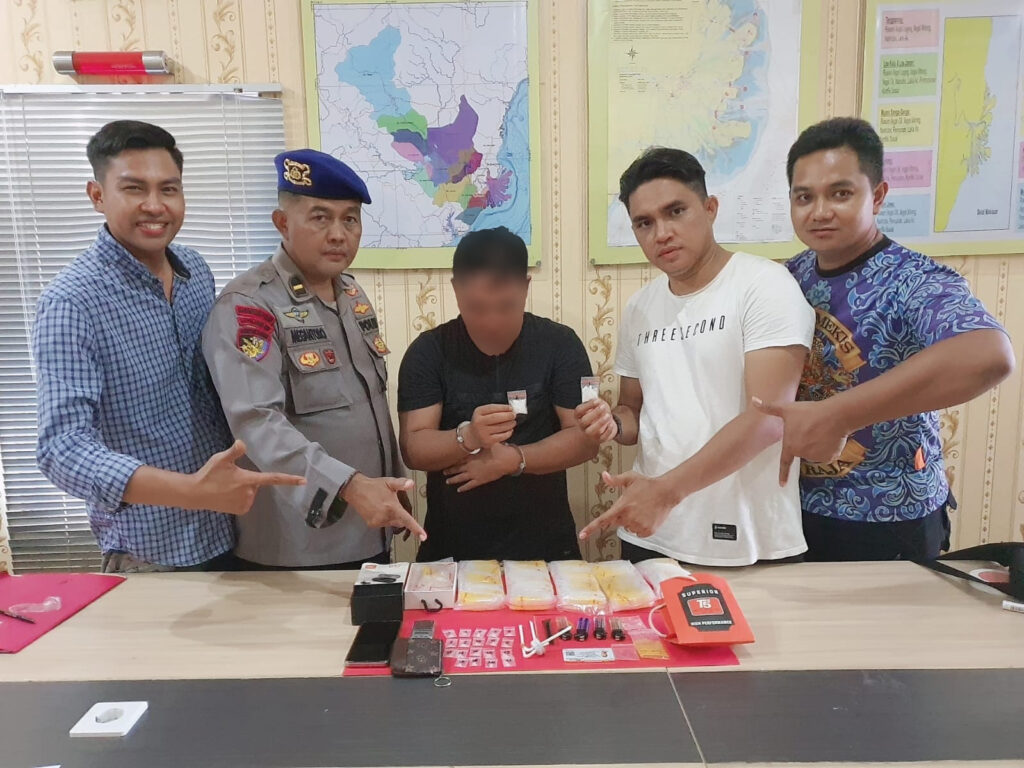 Meresahkan Warga, Seorang Pengedar Narkotika Berhasil Diamankan Unit Gakkum Satpolairud di Sungai Meriam WhatsApp Image 2023 02 27 at 10.04.49
