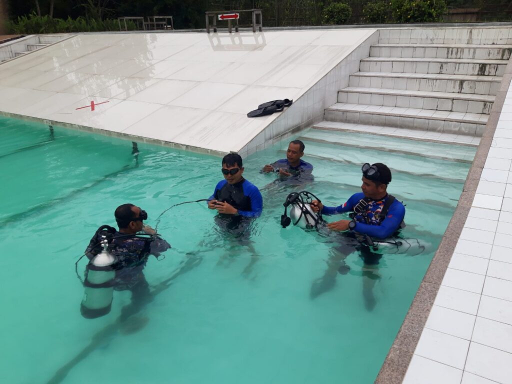Pelatihan Kemampuan Selam dan SAR Personel Ditpolairud Polda Kaltim dfhdfhxb