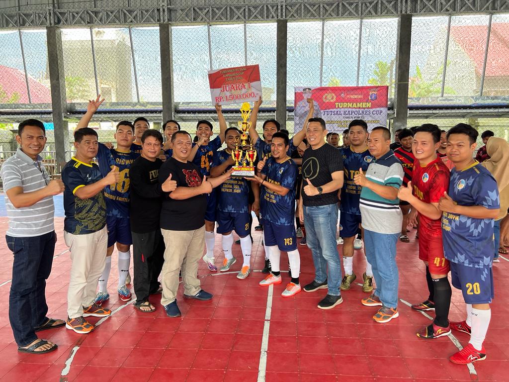 Kapolres Kubar Tutup Turnamen Futsal Kapolres Cup 2023 humas589