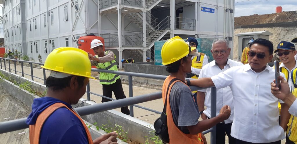 Satgas Ops Nusantara Mahakam Polda Kaltim Berikan Pengamanan Kunjungan Kepala Staf Kepresidenan Ke Proyek Infrastruktur IKN moeldoko