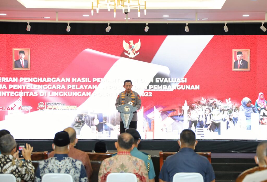 Terima Penghargaan dari Pemerintah, Kapolri Komitmen Terus Tingkatkan Layanan Publik utfu