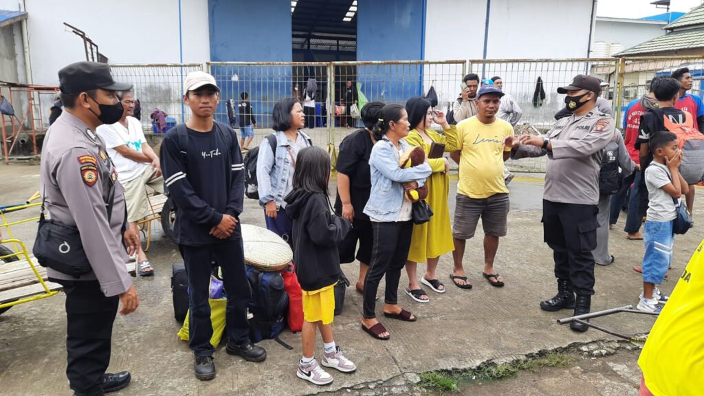 Sambang Dialogis dengan Warga, Personel Polsek Kawasan Pelabuhan Samarinda Sampaikan Himbauan Kamtibmas 21E6EFC2 D663 4853 9FBE CF973CECAF6A