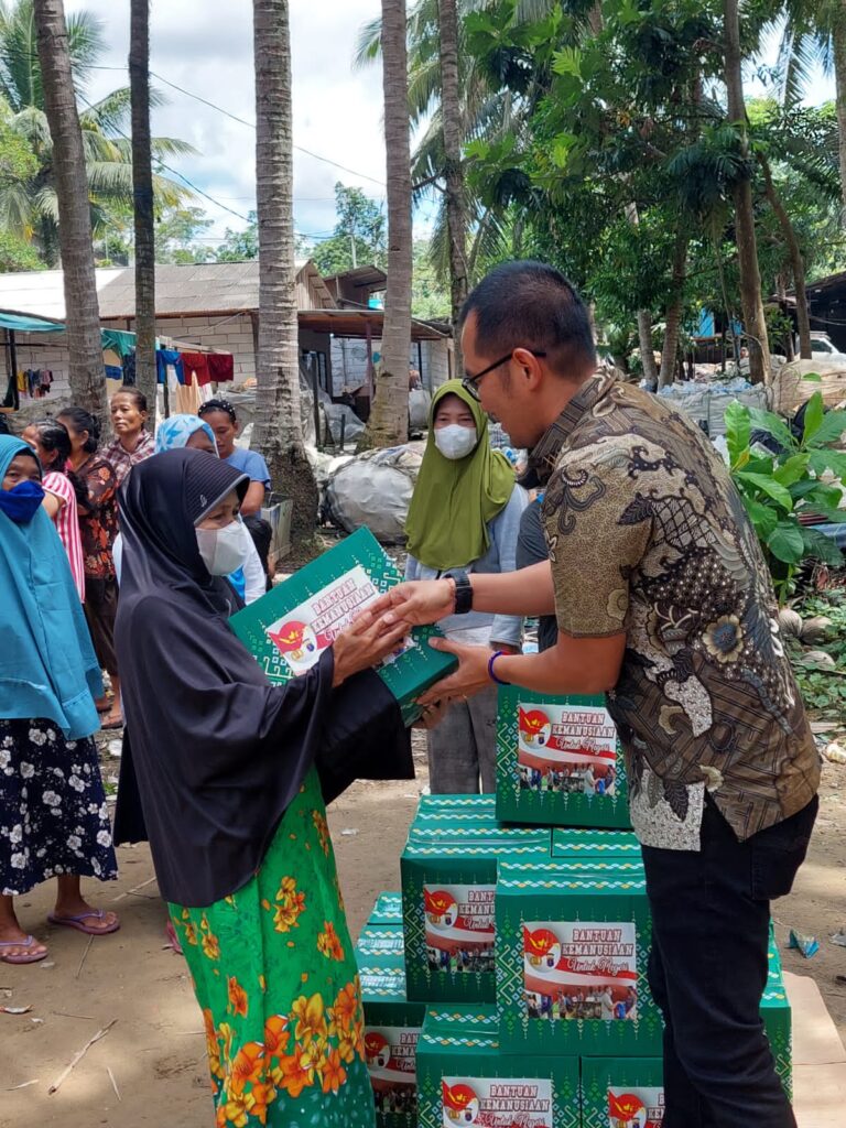 Ditreskrimsus Polda Kaltim Serahkan Bansos Kepada Masyarakat 7702D4D7 AAFD 4B4B 94CF B39C5C439223