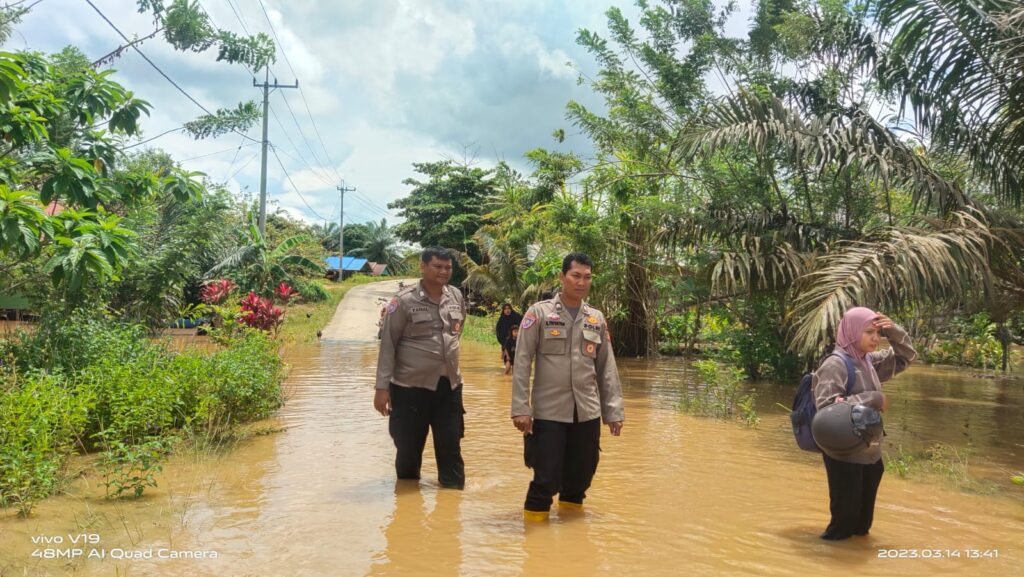 Polsek Long Kali Laksanakan Pemantauan Banjir di Desa Muara Pias dan Desa Munggu 7C5ED7A3 32BC 42B2 B92B DE1CC110A16F