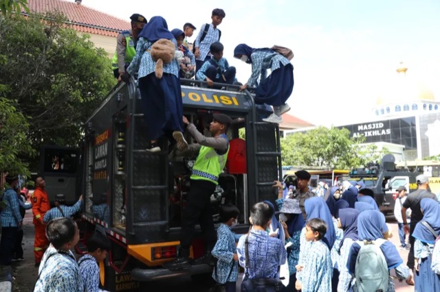 Polisi Sahabat Anak, Polda Kaltim Ramai di Datangi Murid SD Patra Darma Balikpapan 86C398D3 BA4B 47E5 9B79 8E5E89D703DF